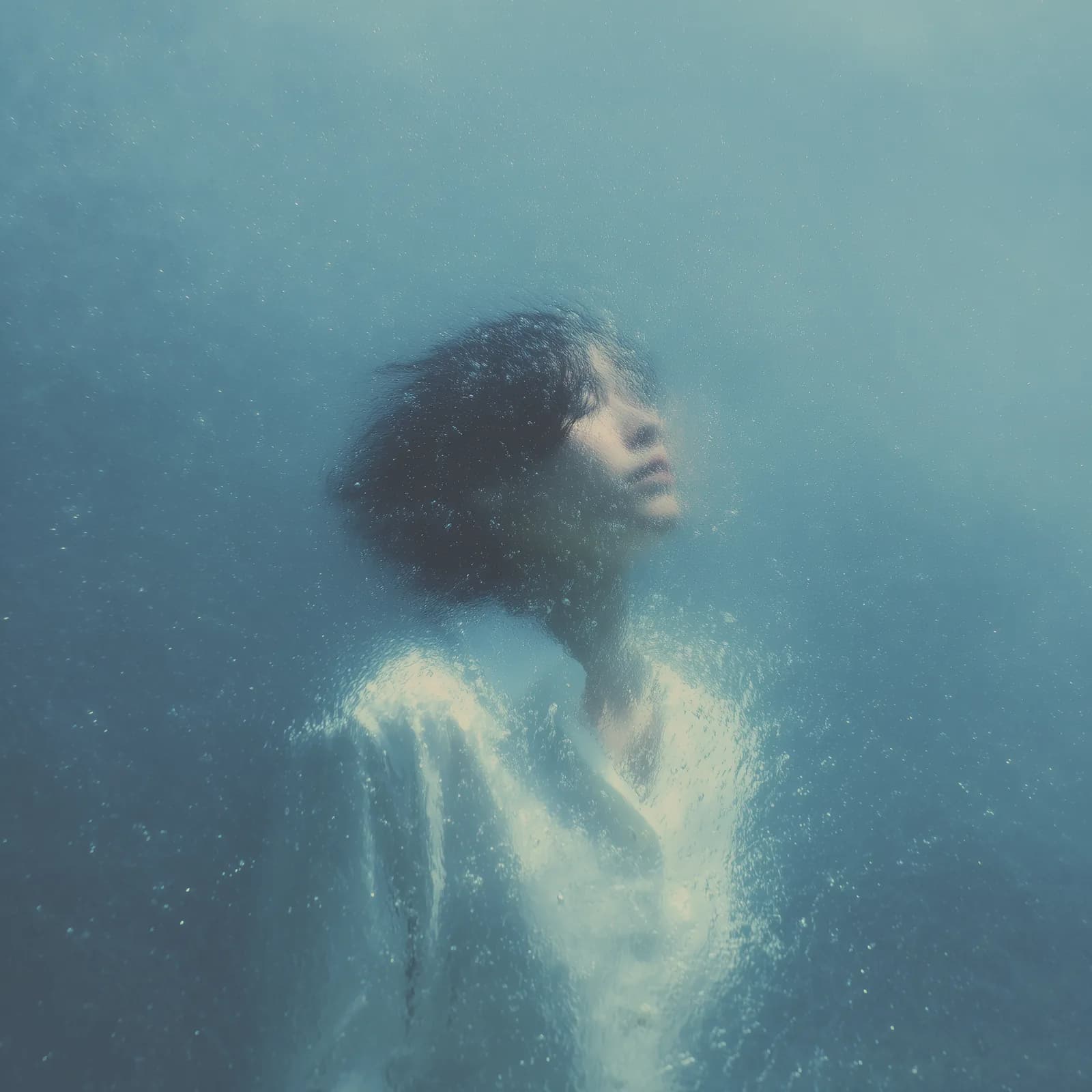 残響のジャケット